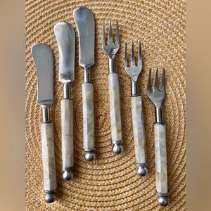 Sophisticated Cream Handle Flatware Set